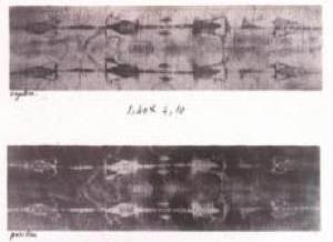 1898 photograph in public domain in the US, also shows negative image